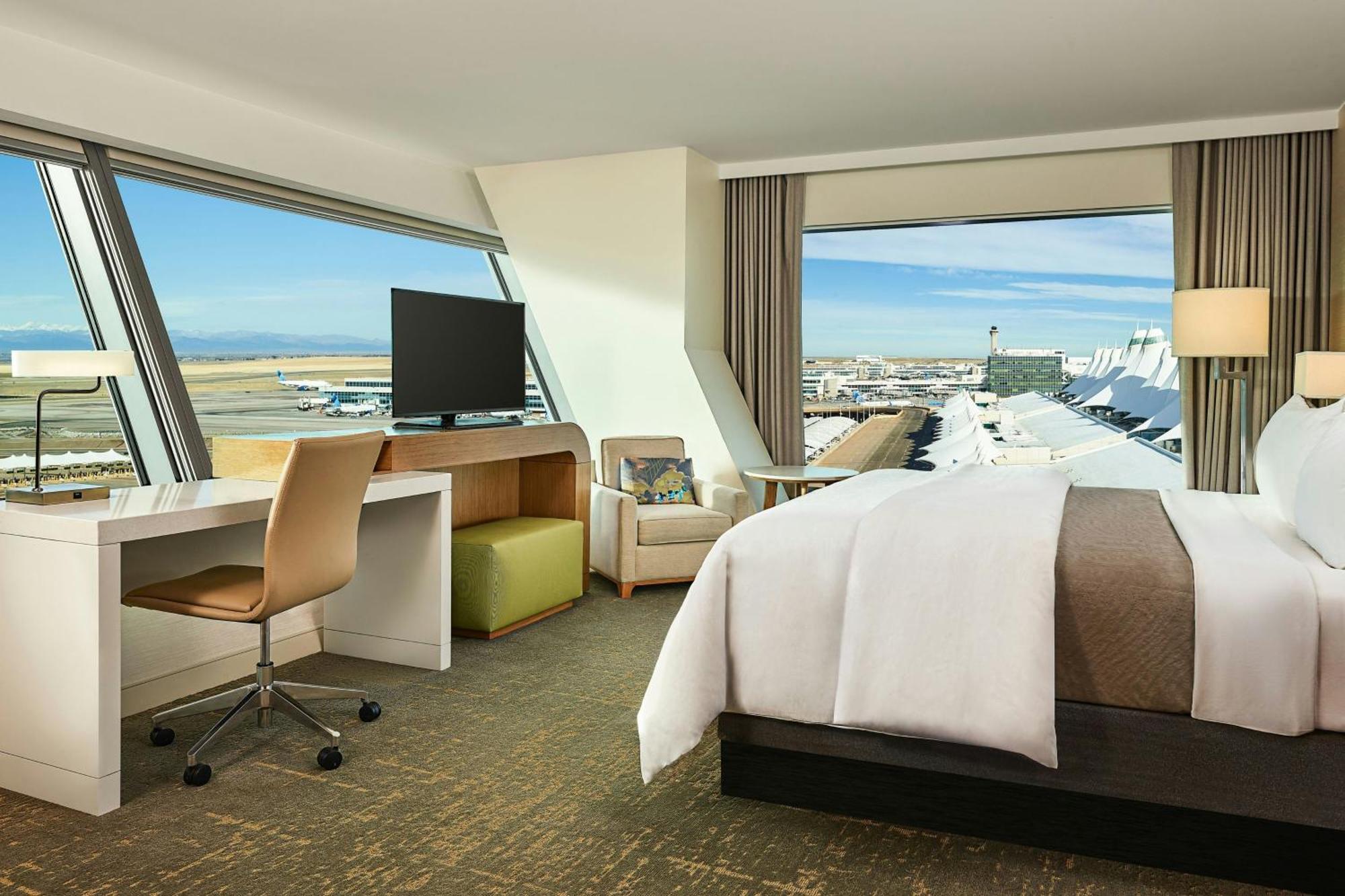 Hotel The Westin International Airport 4*