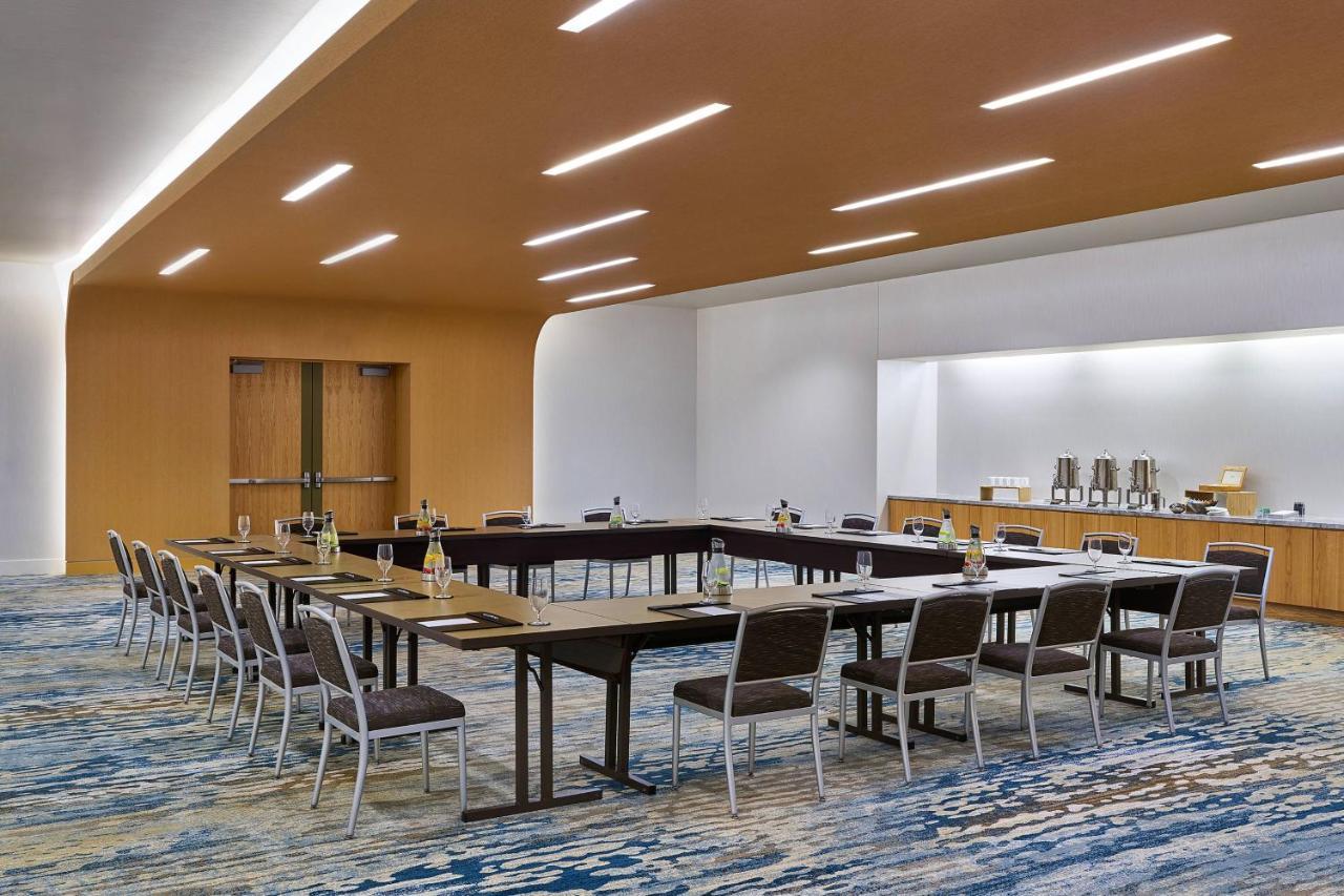 The Westin International Airport 4*