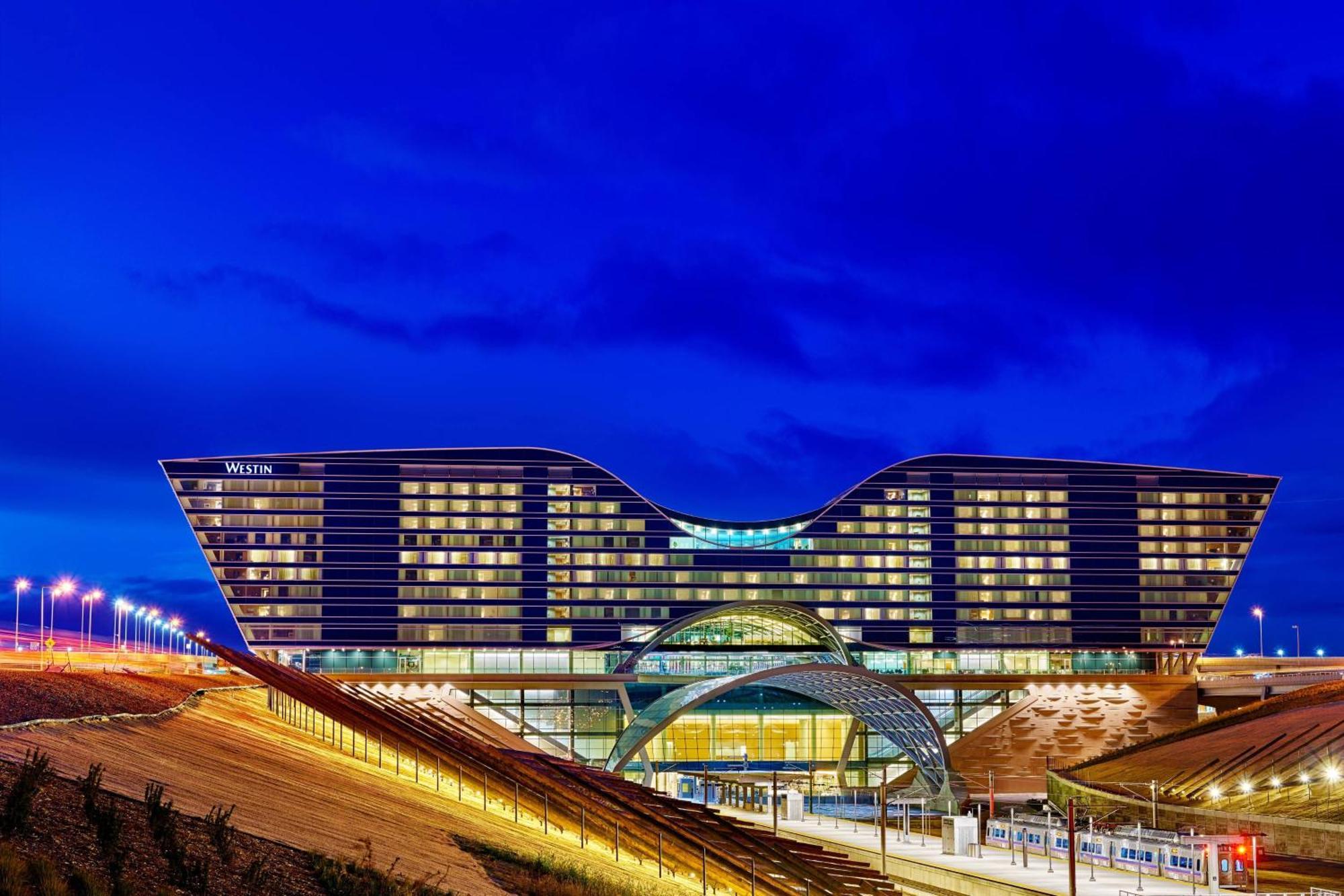 The Westin International Airport 4*