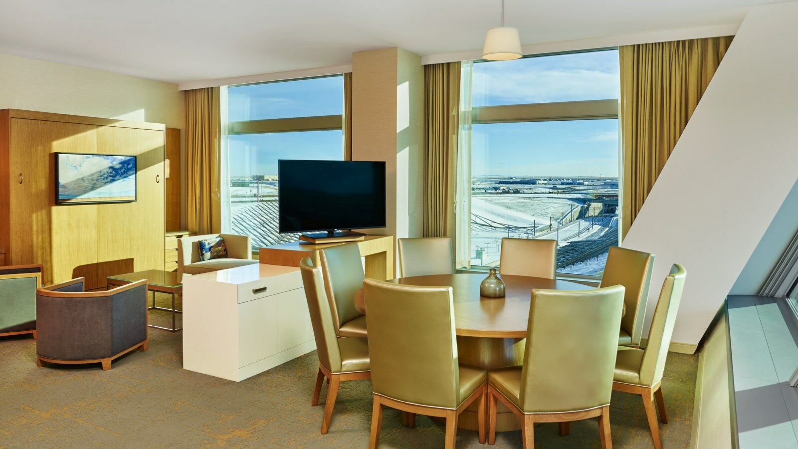 The Westin International Airport 4*